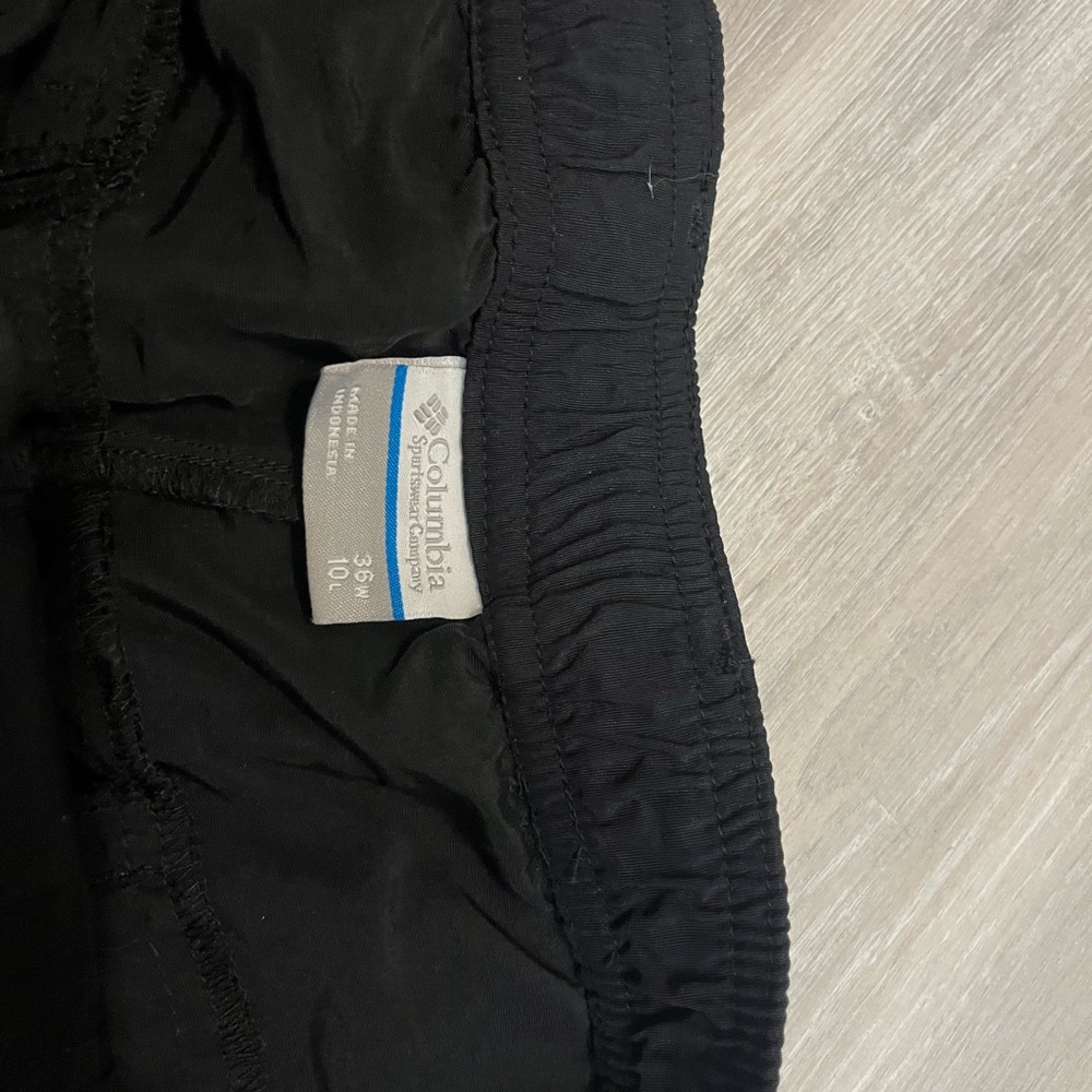 Columbia Men's Dark Cargo Shorts - Picture 6 of 6